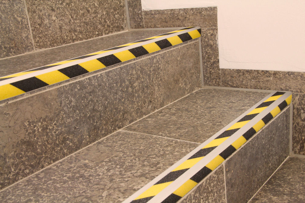 Aluminijumski Protivklizni Profil za Stepenice DENIOS Easy Clean Crno/Žuti 1000 mm 264188W