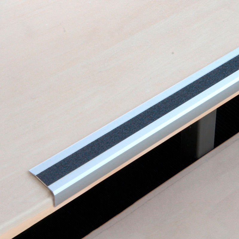 Aluminijumski Protivklizni Profil za Stepenice M2 DENIOS Easy Clean Crni 800 mm 263852W
