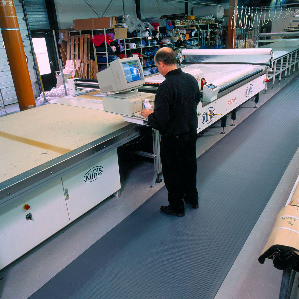 Anti-fatigue mat DENIOS 137054W 91 x 1830 cm siva sa žlebovima