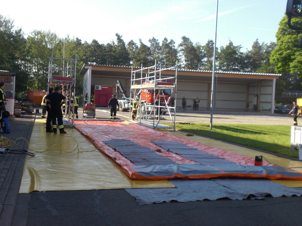 DENIOS Mobilna Dezinfekciona Kada SOLID Komplet Set sa Penastom Ivicom 20 x 5 m
