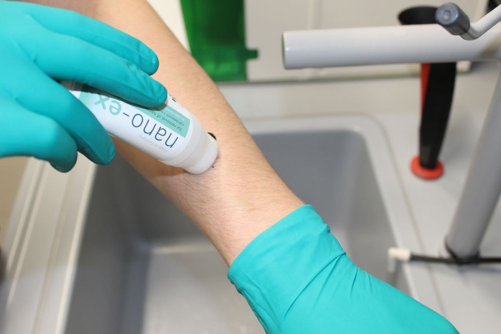DENIOS Nano-ex Sredstvo za Čišćenje Kože od Nanočestica 50 ml sa Sunđerastim Aplikatorom