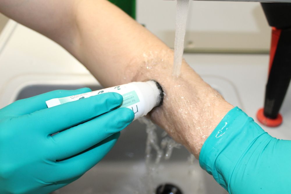 DENIOS Nano-ex Sredstvo za Čišćenje Kože od Nanočestica 50 ml sa Sunđerastim Aplikatorom