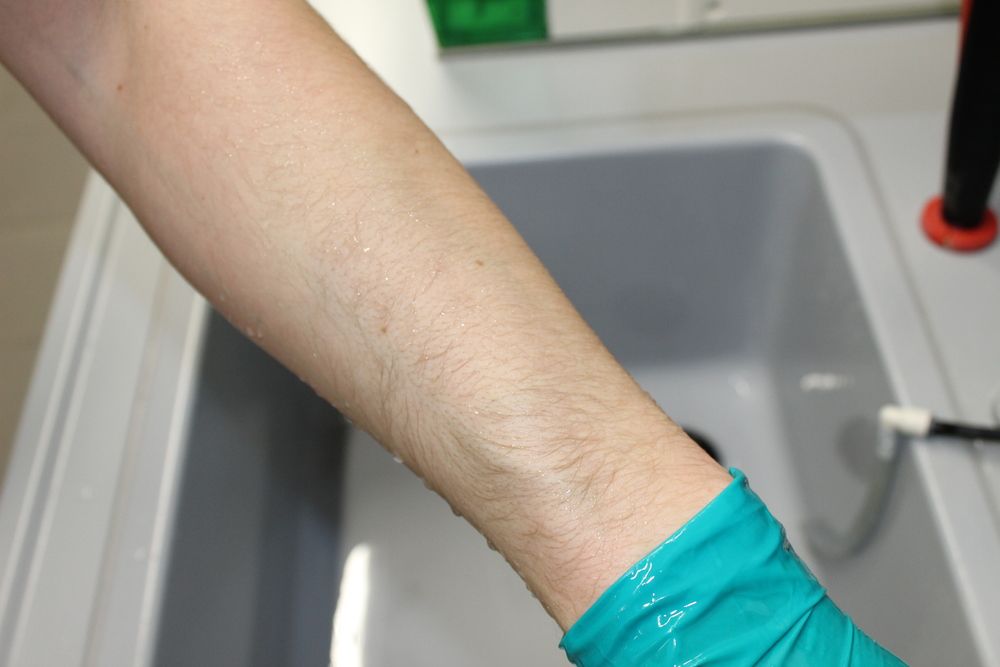 DENIOS Nano-ex Sredstvo za Čišćenje Kože od Nanočestica 50 ml sa Sunđerastim Aplikatorom